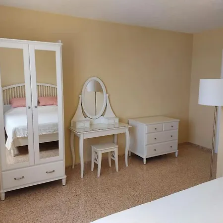 Sunny, Spacious 3 Bedroom With Seaview *